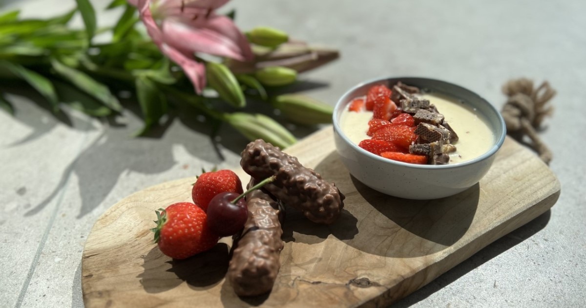 Crème Anglaise met Lion Brownie