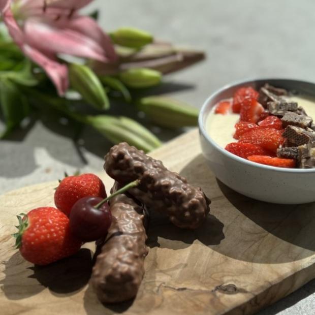 Crème Anglaise met Lion Brownie